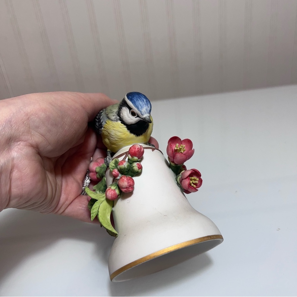 Blue Tit Porcelain Bell by Peter Barrett 1981 Franklin Porcelain Bird Figurine - Picture 6 of 11